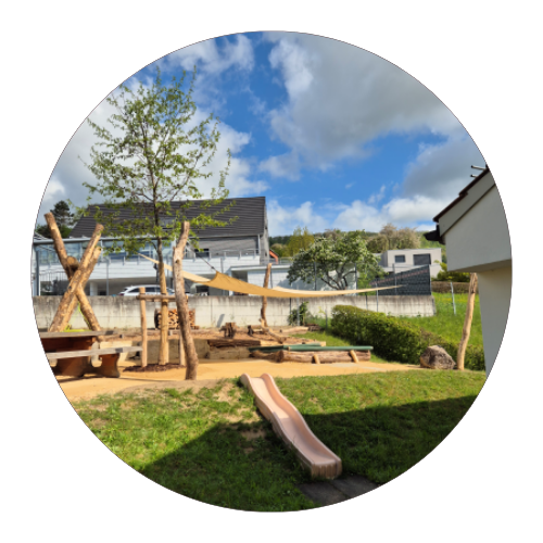 Du möchtest dich ehrenamtlich engagieren und dazu beitragen, dass das Kinderkafi weiterhin ein Treffpunkt in unserem Dorf bleibt? Dann werde Teil unseres Teams!